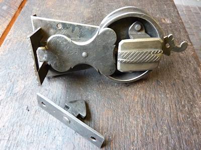 Peter Ross Crab Lock Side View